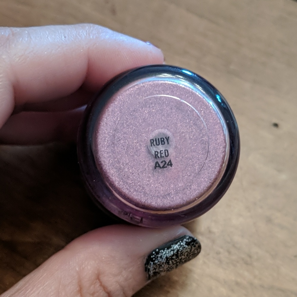 MAC ♨️RARE♨️ RUBY RED LOOSE PIGMENT - Picture 2 of 2